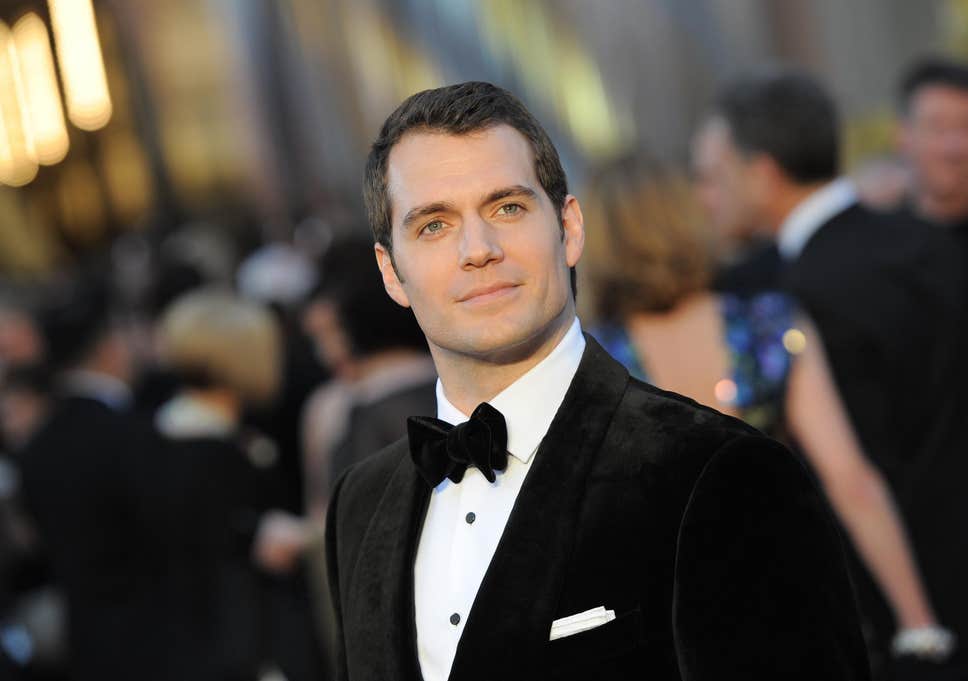 HENRY CAVILL É O NOVO JAMES BOND? ELE FARÁ MAIS 3 FILMES DO